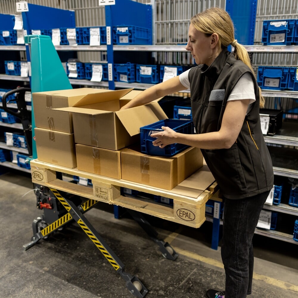 Produktabbildung Nr. 2: Ameise® PTM 1.0 scissor lift pallet truck, electro-hydraulic, capacity 1,000 kg, fork length 1,150 mm, polyurethane/nylon