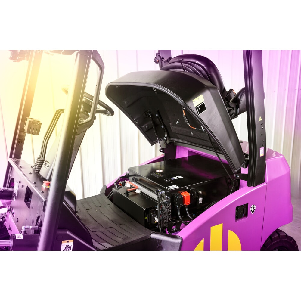 Product image no. 4: AntOn by Jungheinrich electric forklift truck c 2.5 with three-stage telescopic mast, lift height 4,800 mm, load capacity 2,500 kg, Eco weather protection cabin, incl. external charger 80 V, 60 A, CEE, 5-pin