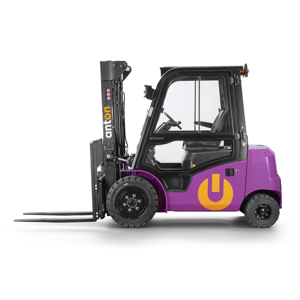 AntOn by Jungheinrich electric forklift truck cbh 3.0 with three-stage telescopic mast, lift height 4,800 mm, load capacity 3,000 kg, Comfort weather protection cabin, incl. external charger 80 V, 60 A, CEE, 4-pin Product image no. 4: AntOn by Jungheinrich electric forklift truck cbh 3.0 with three-stage telescopic mast, lift height 4,800 mm, load capacity 3,000 kg, Comfort weather protection cabin, incl. external charger 80 V, 60 A, CEE, 4-pin