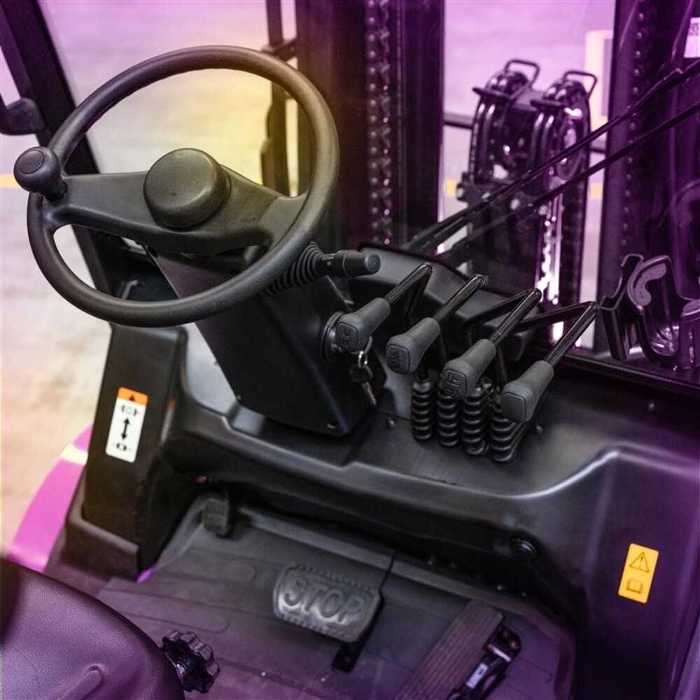 Product image no. 5: AntOn by Jungheinrich electric forklift truck CBH 3.5 with three-stage telescopic mast, lift height 4800 mm, load capacity 3500 kg, Comfort weather protection cabin, including external charger 80 V, 60 A, CEE, 5-pin