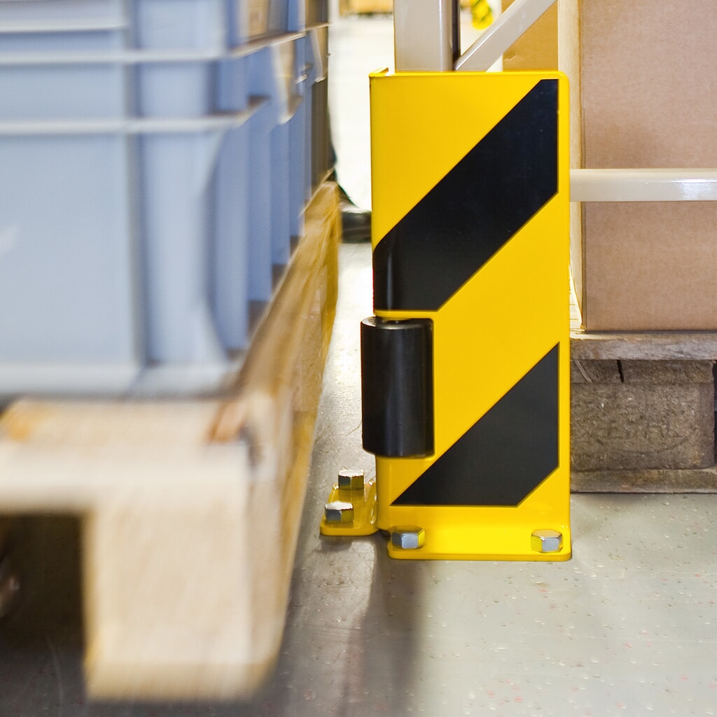 Impact protection with guide roller, angle profile, HxWxD 400 x 160 x 160 mm Product image: Impact protection with guide roller, angle profile, HxWxD 400 x 160 x 160 mm