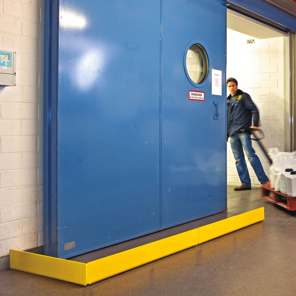 Guide barrier, HxW 150 x 800 mm, thickness 6 mm Product image: Guide barrier, HxW 150 x 800 mm, thickness 6 mm