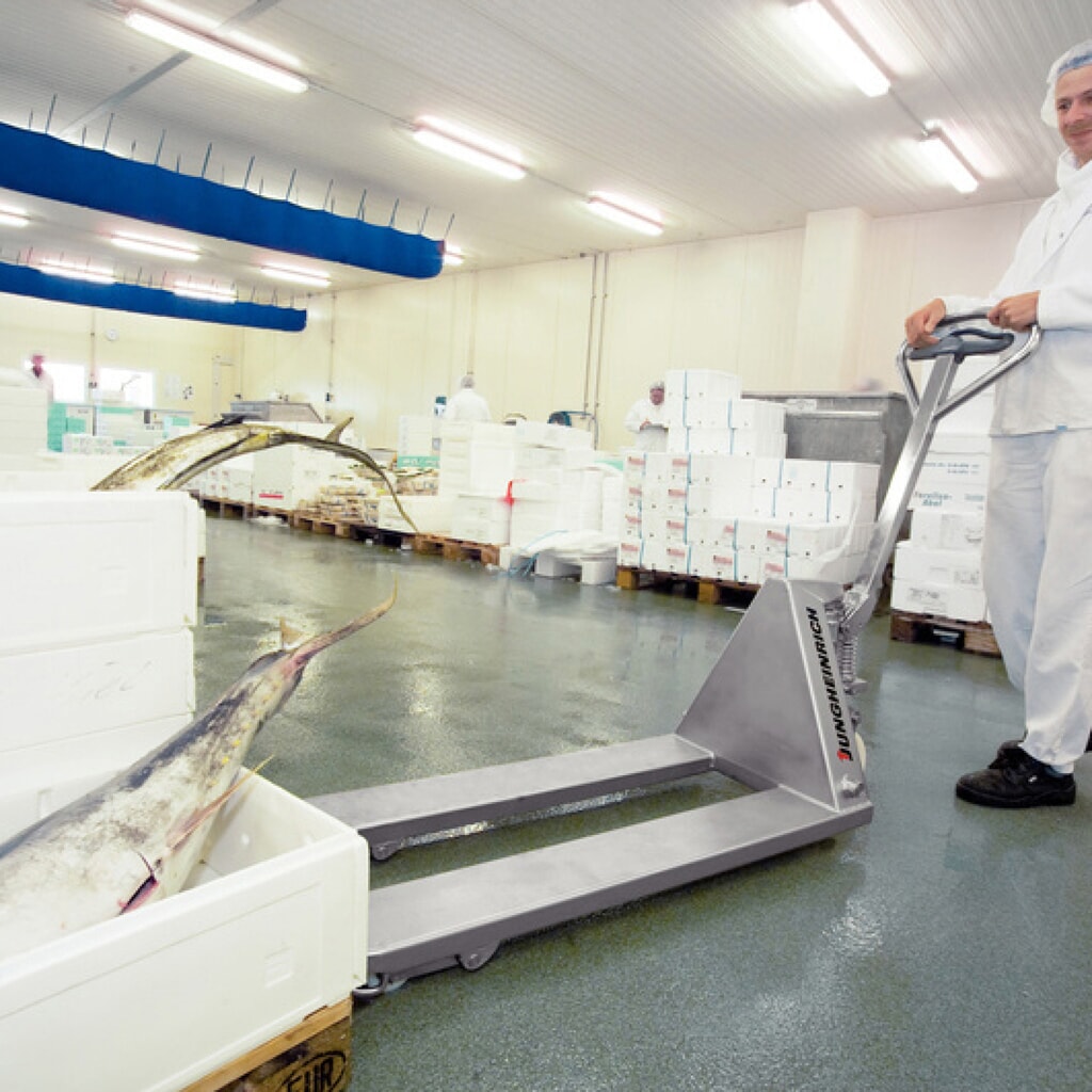 Jungheinrich AM I20 stainless steel pallet truck, load capacity 2,000 kg, fork length 1,140 mm, nylon, tandem rollers Product image no. 6: Jungheinrich AM I20 stainless steel pallet truck, load capacity 2,000 kg, fork length 1,140 mm, nylon, tandem rollers