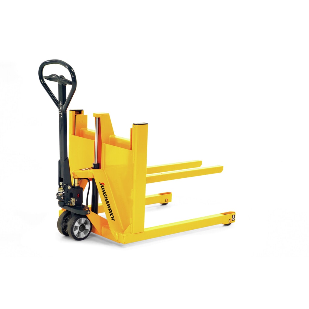 Jungheinrich AM V05 hand pallet truck with wide track for display pallets Product image: Jungheinrich AM V05 hand pallet truck with wide track for display pallets