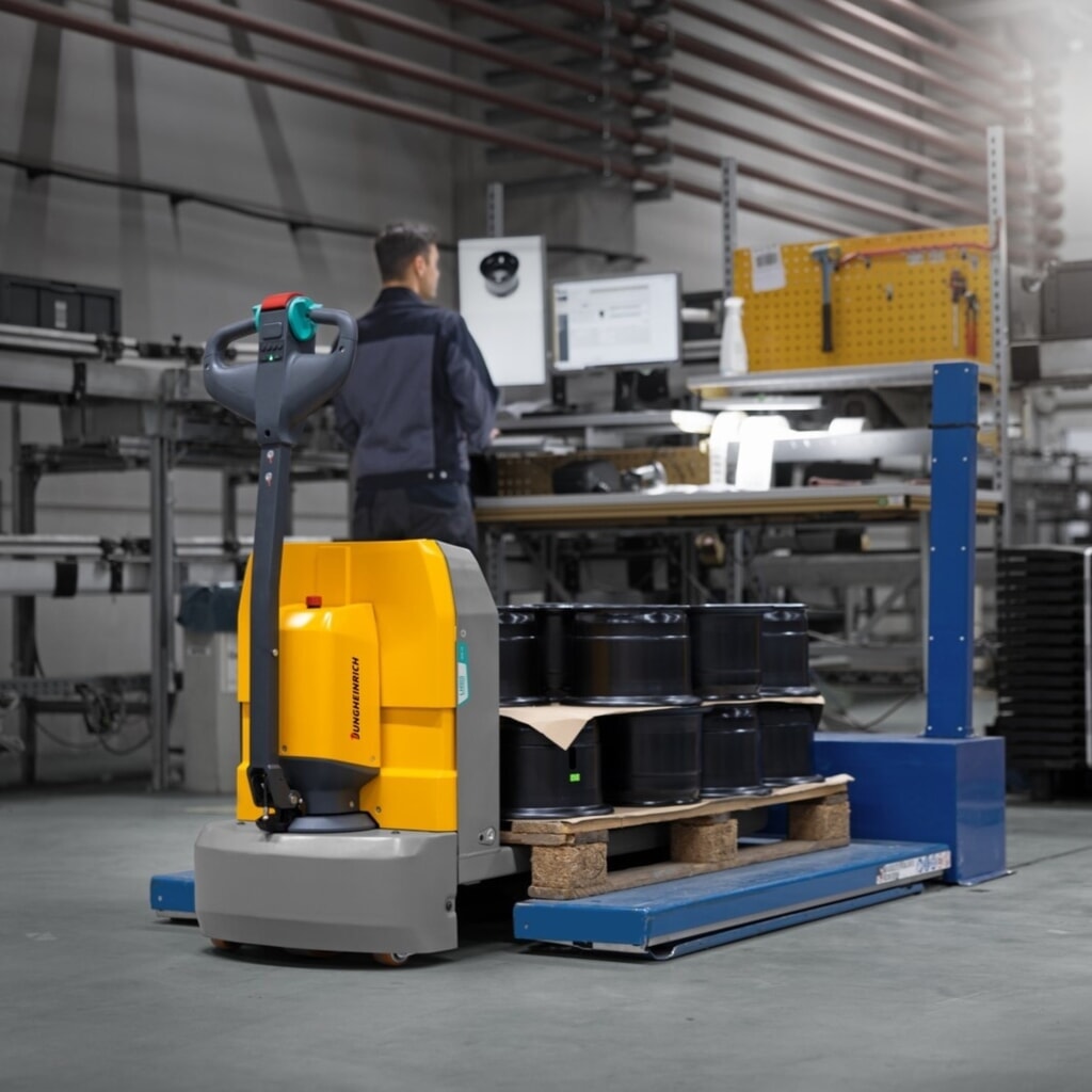 Jungheinrich AME 15 electric pallet truck, load capacity 1,500 kg, fork length 1,150 mm, special fork width 670 mm, tandem rollers Product image no. 8: Jungheinrich AME 15 electric pallet truck, load capacity 1,500 kg, fork length 1,150 mm, special fork width 670 mm, tandem rollers