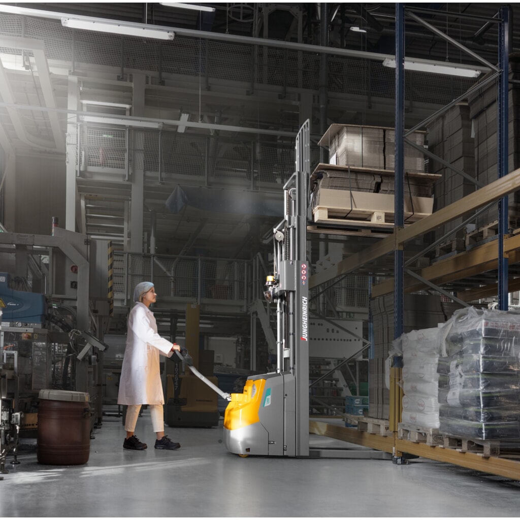 Product image no. 5: Jungheinrich EJC 112zi ZZ electric high-lift stacker truck, two-stage telescopic mast, lift height 2,590 mm, load capacity 1,200 kg, proportional hydraulics