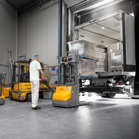 Product image no. 6: Jungheinrich EJC 112zi ZT electric high-lift stacker truck, two-stage telescopic mast, lift height 2,590 mm, load capacity 1,200 kg, proportional hydraulics, double-deck function