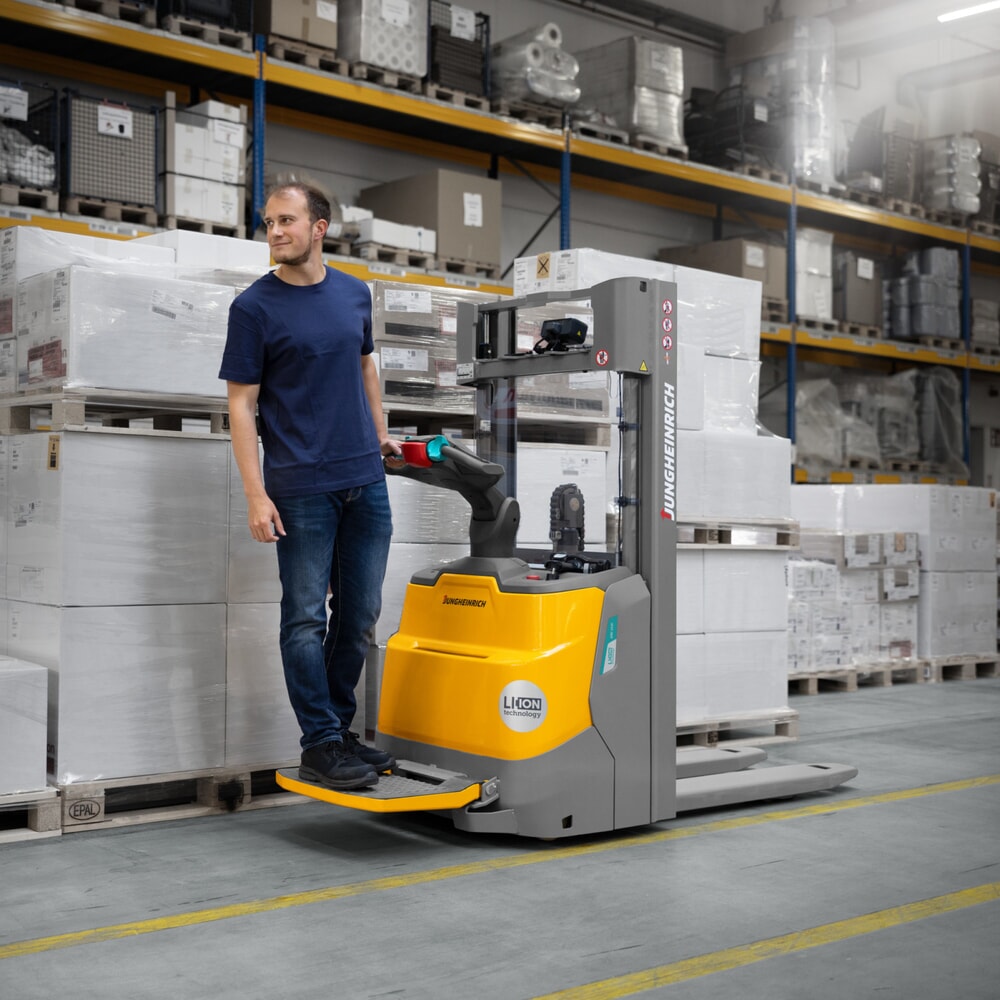 Product image no. 16: Jungheinrich electric high-lift stacker truck ERC 112i ZT with platform, two-stage telescopic mast, lift height 3,200 mm, load capacity 1,200 kg, proportional hydraulics