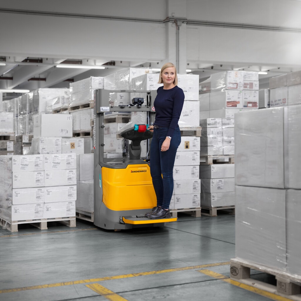 Product image no. 8: Jungheinrich electric high-lift stacker truck ERC 112zi DZ with platform, three-stage telescopic mast, lift height 4,300 mm, load capacity 1,200 kg, proportional hydraulics