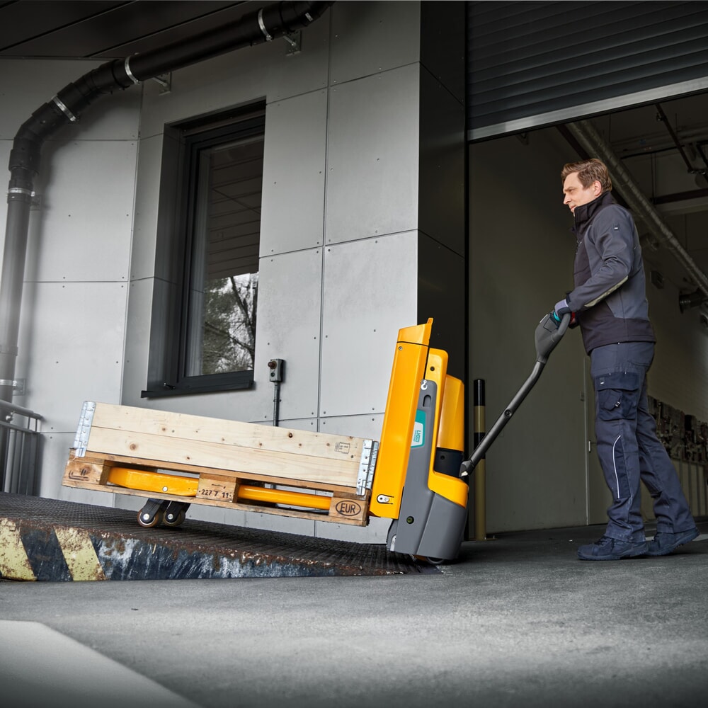 Produktabbildung Nr. 2: Jungheinrich EJE 120i electric pallet truck, load capacity 2,000 kg, fork length 1,150 mm