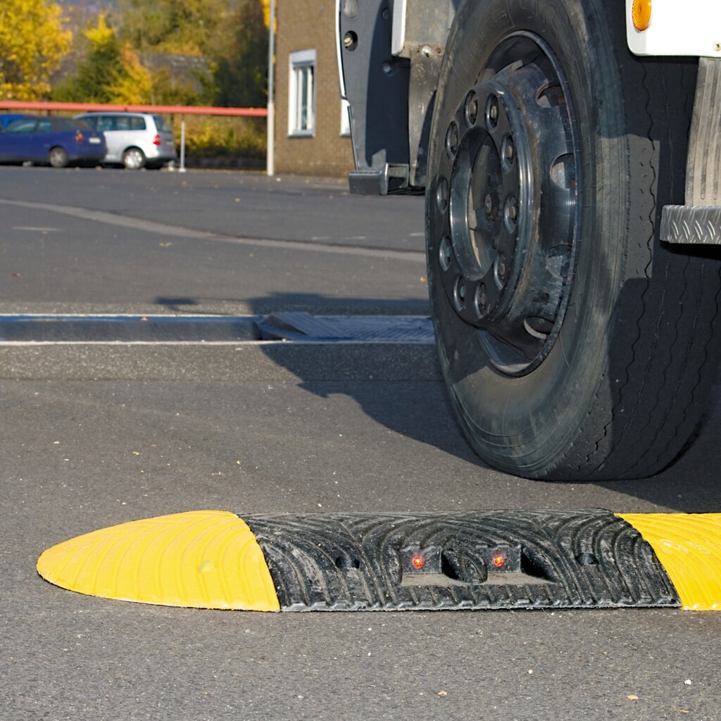 Recycled speed bump, < 30 km/h, base element, yellow Product image no. 2: Recycled speed bump, < 30 km/h, base element, yellow