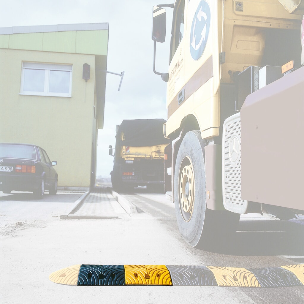 Rubber speed bump, < 20 km/h, base element, yellow Product image: Rubber speed bump, < 20 km/h, base element, yellow